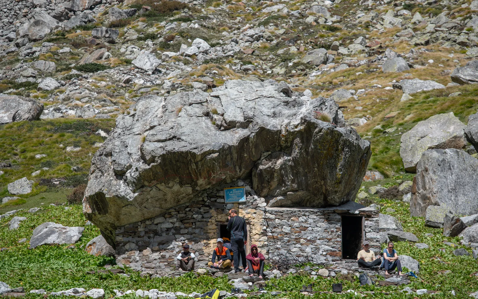 Alakhpuriji's cave
